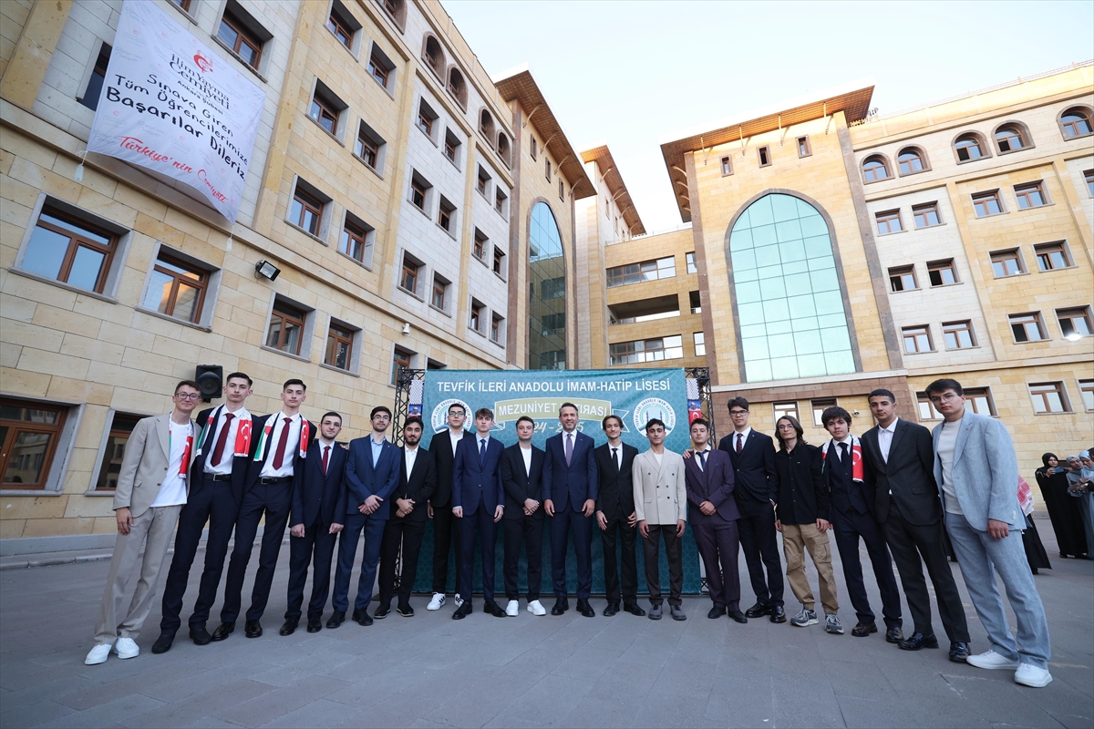 ANKARA (AA) – Enerji ve Tabii Kaynaklar Bakanı Alparslan Bayraktar,