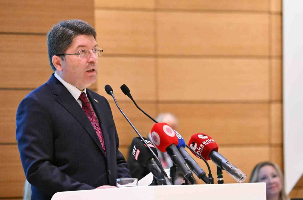 Türkiye Noterler Birliğinin 54. Olağan Kongresi’nde konuşan Adalet Bakanı Yılmaz