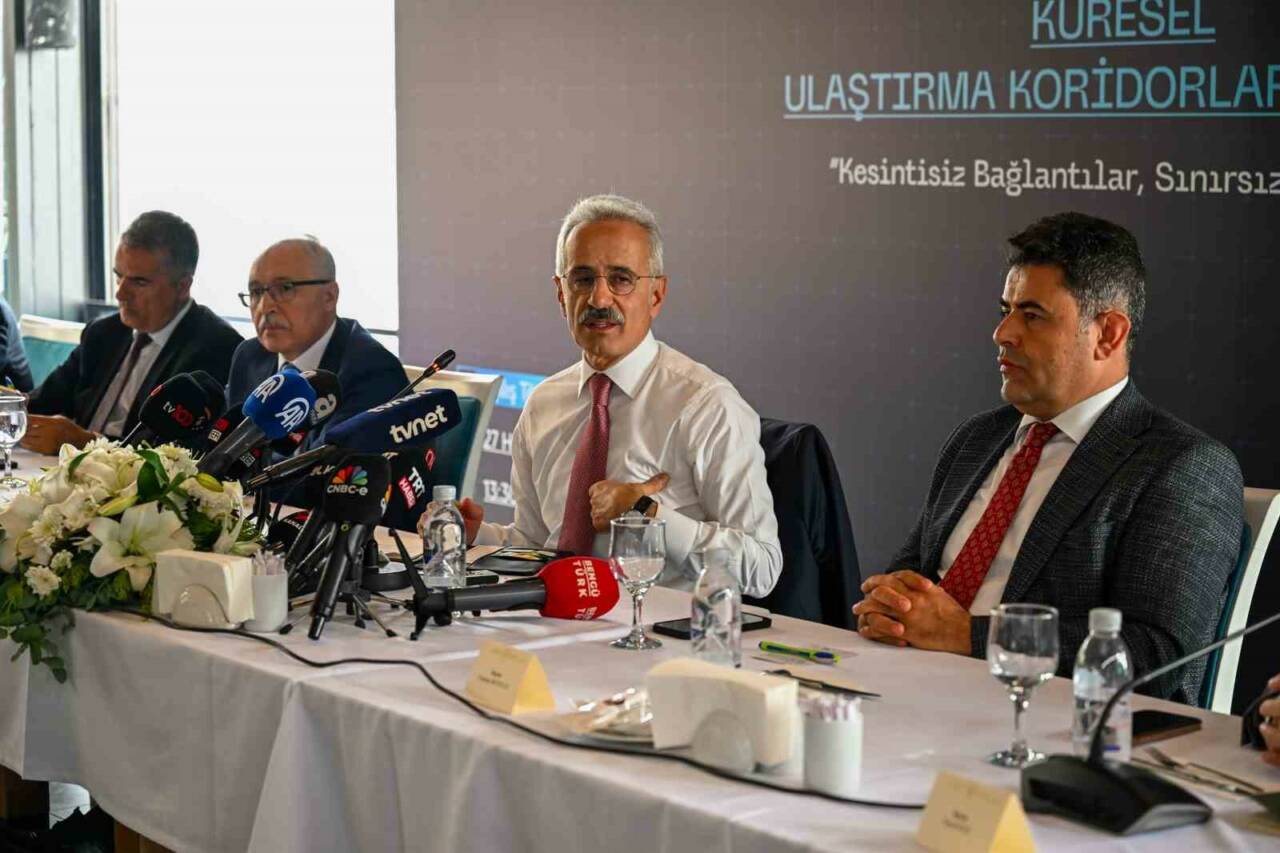 Ulaştırma ve Altyapı Bakanı Abdulkadir Uraloğlu: “70 civarında yap-işlet-devret projesinde