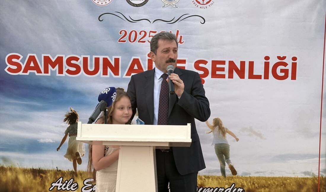 - "Aile ve Sosyal Hizmetler Bakanlığı olarak aileyi merkeze alan