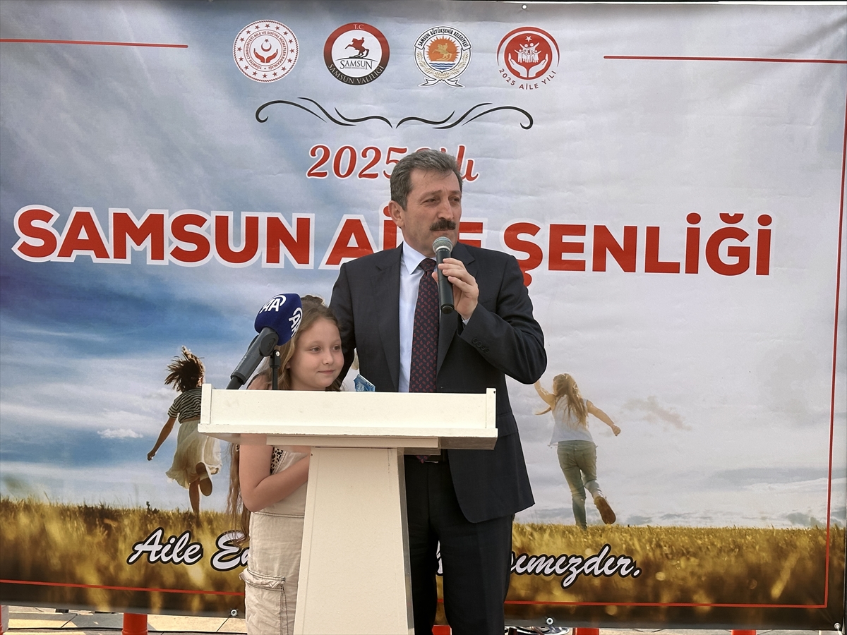 - "Aile ve Sosyal Hizmetler Bakanlığı olarak aileyi merkeze alan
