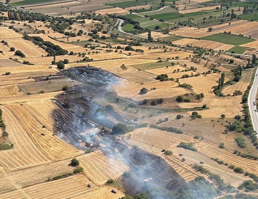 BALIKESİR (AA) – Balıkesir’in Kepsut ilçesinde çıkan arazi yangını kontrol