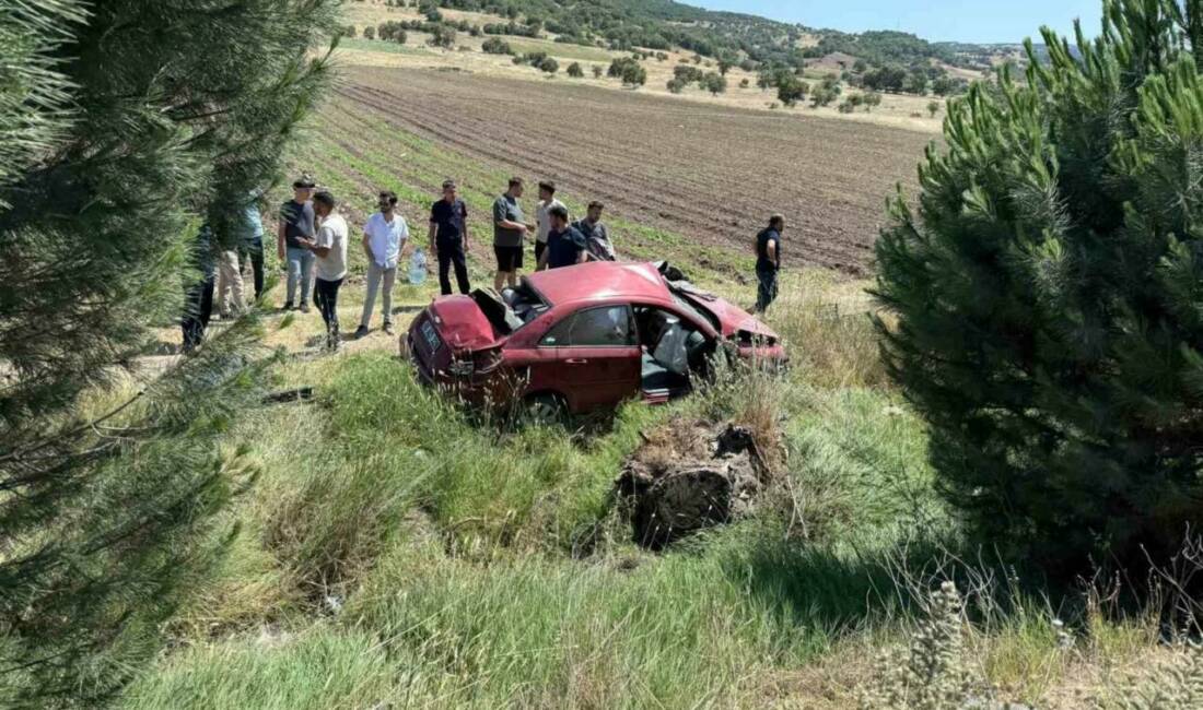 Balıkesir’in Gökçeyazı Mahallesi’nde direksiyon hakimiyeti kaybedilen otomobil şarampole uçtu. Araçta