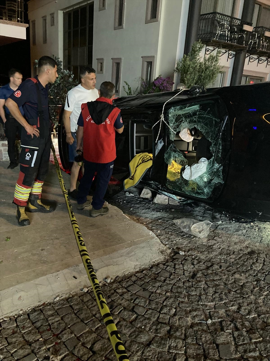 BALIKESİR (AA) – Balıkesir’in Ayvalık ilçesinde otomobilin büfe ile otelin