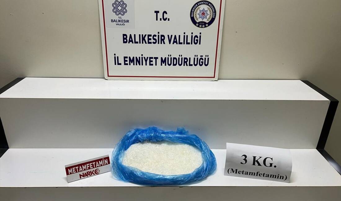 BALIKESİR (AA) – Balıkesir’in Edremit ilçesinde polisin düzenlediği operasyonda 3