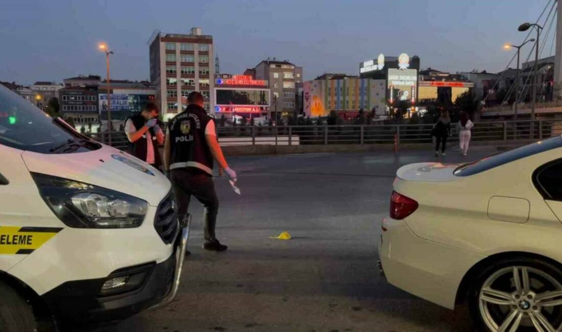 Başakşehir’de bir alışveriş merkezinin önünde duran adam, kimliği belirsiz bir