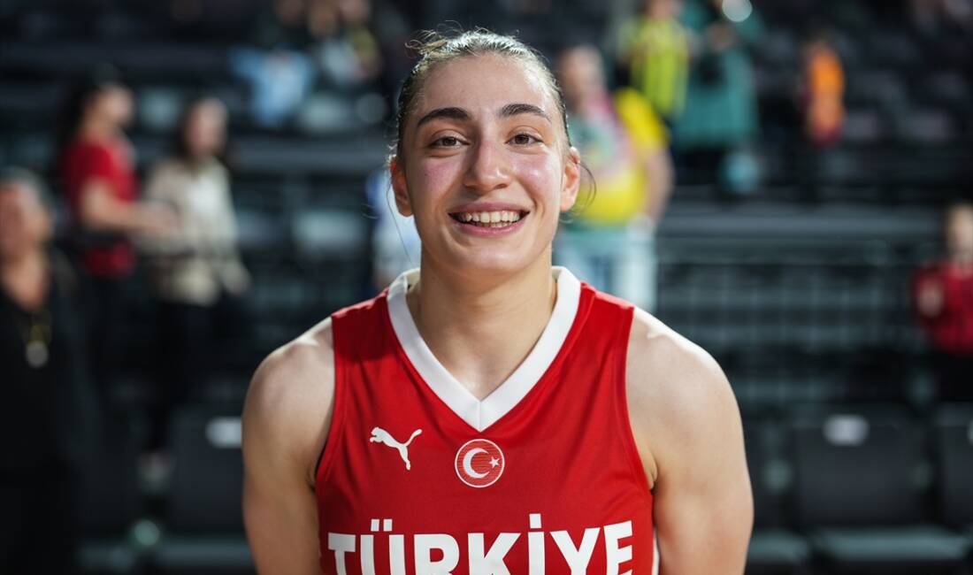 - Milli oyuncu Derin Erdoğan:
- "Çok iyi gidiyoruz. Her maçta