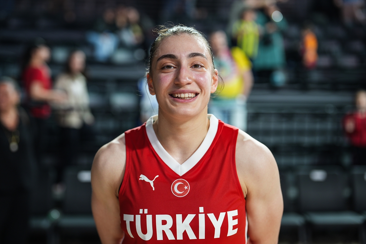 - Milli oyuncu Derin Erdoğan:
- "Çok iyi gidiyoruz. Her maçta