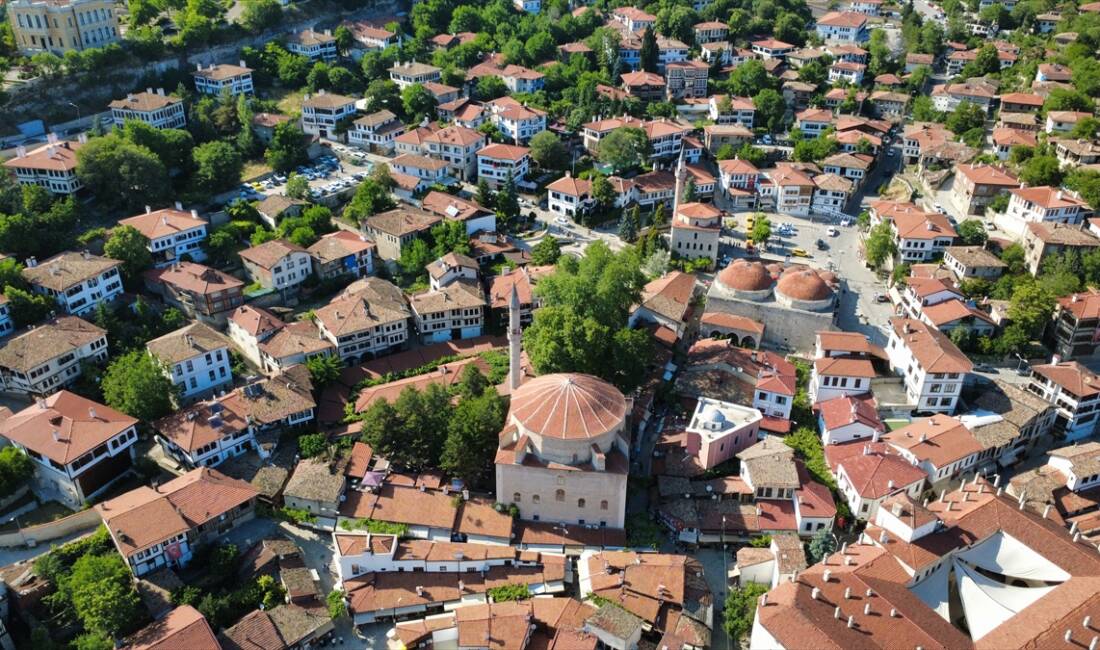 - Tarihi yapıları, doğal güzellikleri ve mutfak kültürüyle ünlü Bartın'ın