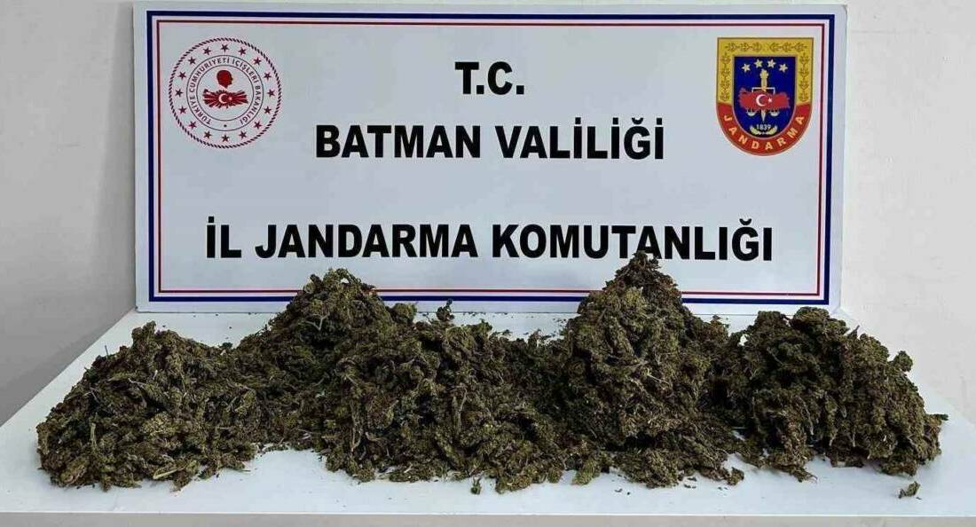 Batman’da 4 kilogram uyuşturucuyla yakalanan şüpheli tutuklandı. Edinilen bilgiye göre,