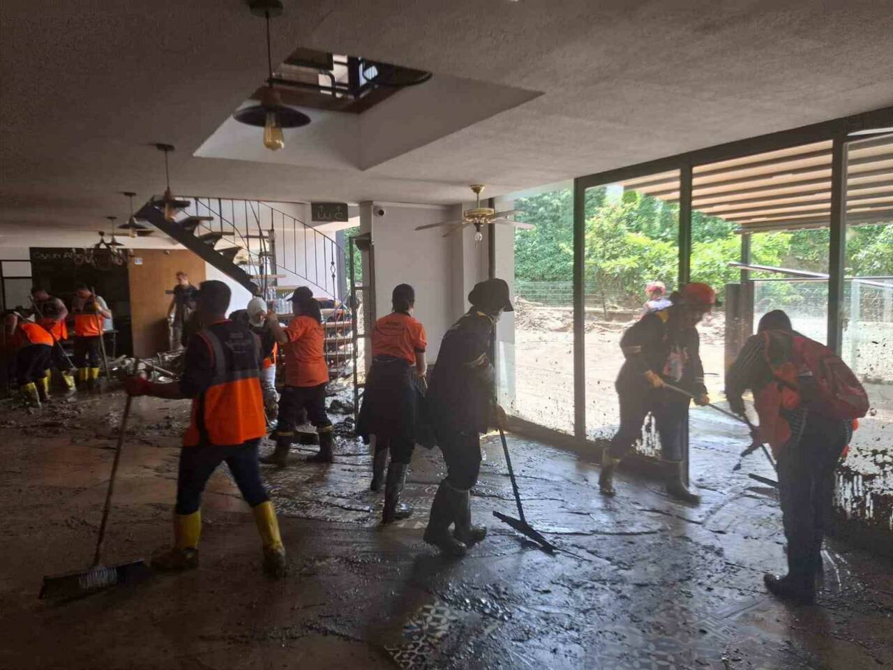 Trabzon’da aniden bastıran sağanak yağışın ardından meydana gelen sel felaketi