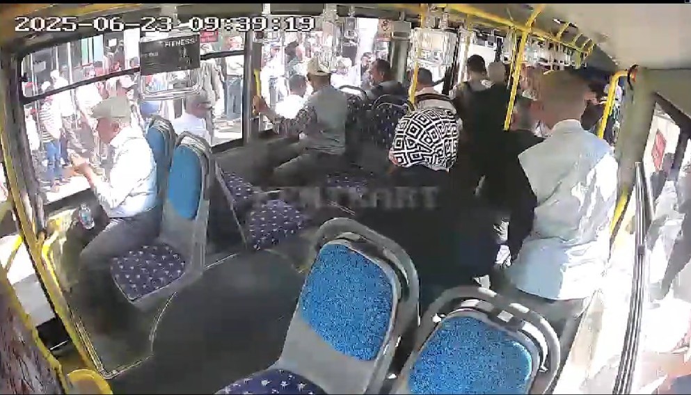 Isparta’da sabah saatlerinde özel halk otobüsünde fenalaşarak baygınlık geçiren kadın