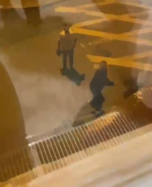 Bayrampaşa’da bir kadın, boşanma aşamasındaki eşinin yakınları tarafından evine düzenlenen