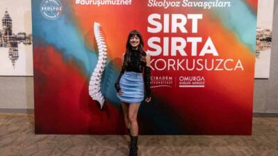 Şarkıları ve enerjisiyle geniş kitlelerin sevgisini kazanan genç şarkıcı Melis