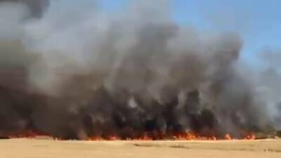 Çanakkale’nin Biga ilçesinde tarım arazisinde çıkan yangına havadan ve karadan