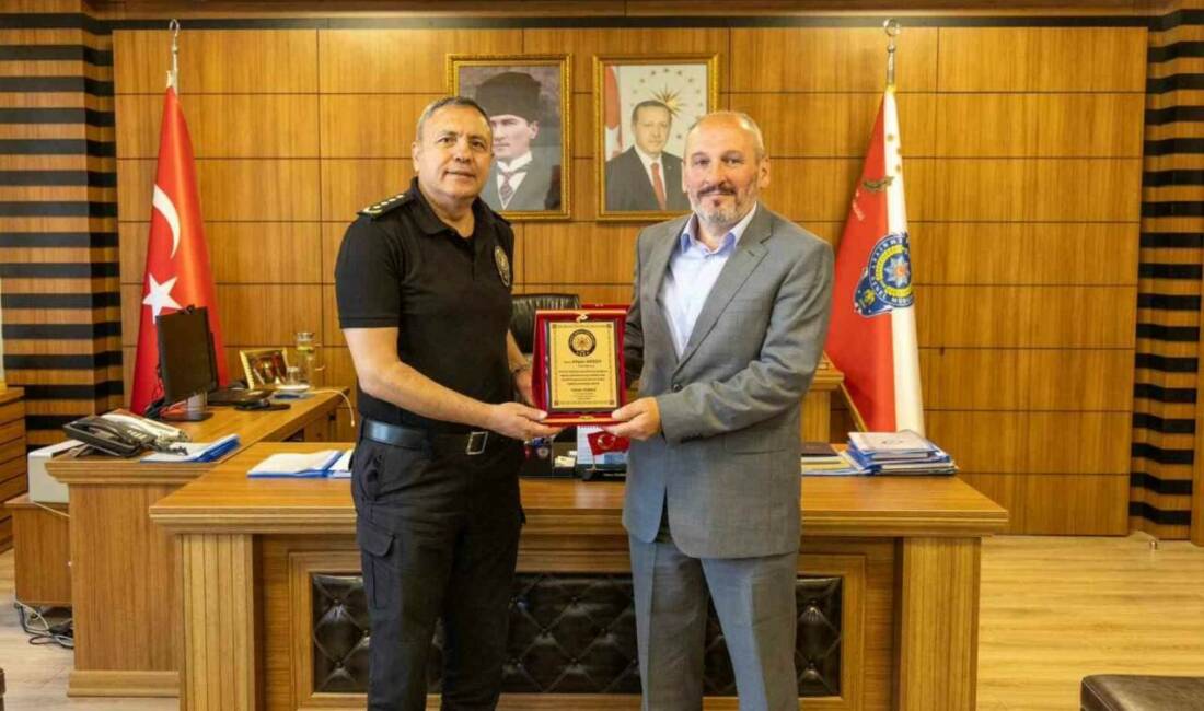 Bilecik İl Emniyet Müdürü Hakan Yılmaz, emekliye ayrılan polis memuru