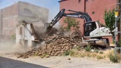 Bilecik Belediyesi Fen İşleri Müdürlüğü tarafından kent genelinde tehlike arz
