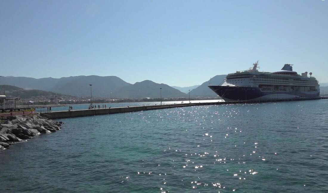 Antalya’nın Alanya ilçesine, Bahama bandıralı ’Marella Discovery 2’ isimli kruvaziyer