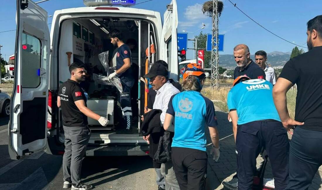Bingöl’de otomobilin elektrik direğine çarpması sonucu meydana gelen kazada, 2