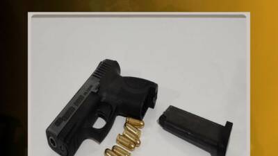 Bingöl’de polis ekiplerince bir araçta yapılan aramada ruhsatsız tabanca ve