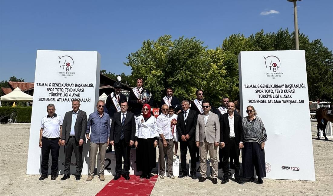 - Richard Grom, "Siec Bachelor" isimli atıyla kupanın sahibi oldu