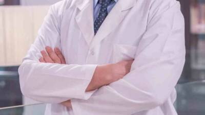 Güven Hastanesi’nde görev yapan Prof. Dr. Altuğ Tuncel, böbrek üstü