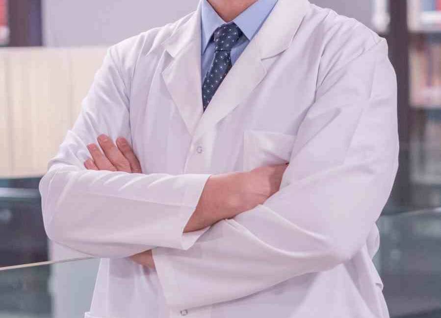 Güven Hastanesi’nde görev yapan Prof. Dr. Altuğ Tuncel, böbrek üstü