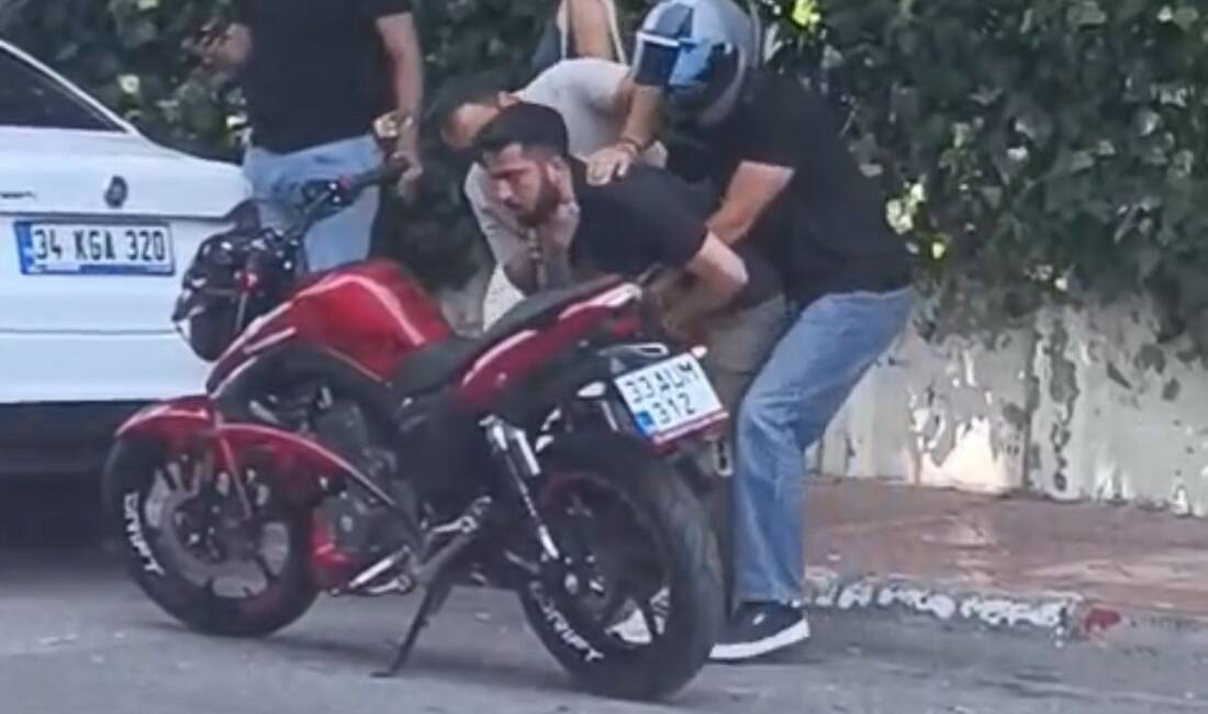 Mersin’de boğazına şeker kaçan bir vatandaş, yoldan geçen motosiklet sürücüsünün