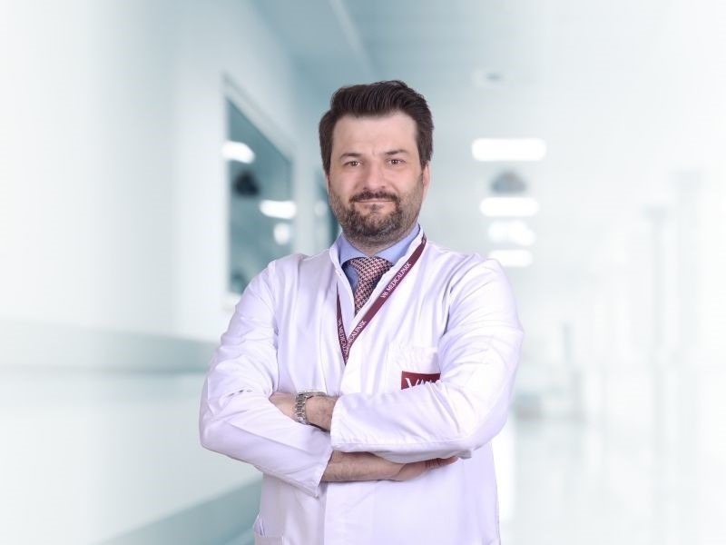 Boyun bölgesinde fark edilen şişliklerin tiroit nodülü olabileceğini belirten Genel