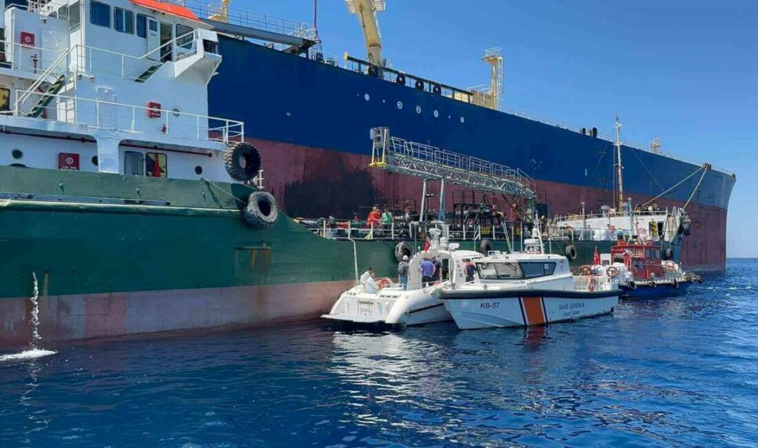 Çanakkale’nin Bozcaada ilçesi açıklarında denize slaç bastığı gerekçesiyle bir gemiye