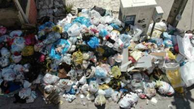 İzmir’in Buca ilçesinde, uzun süredir maaşlarını alamayan belediye işçilerinin eylemi