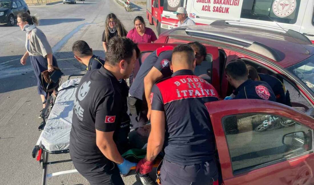 Burdur-Fethiye karayolunda otomobil ile hafif ticari aracın çarpışması sonucu 4