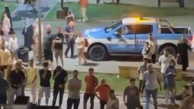 Bursa’nın Mudanya ilçesindeki sahillerde yaya kaldırımını işgal eden seyyar satıcılara