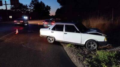 Bursa’nın İnegöl ilçesinde 2 otomobilin çarpışmasıyla meydana gelen kazada 2