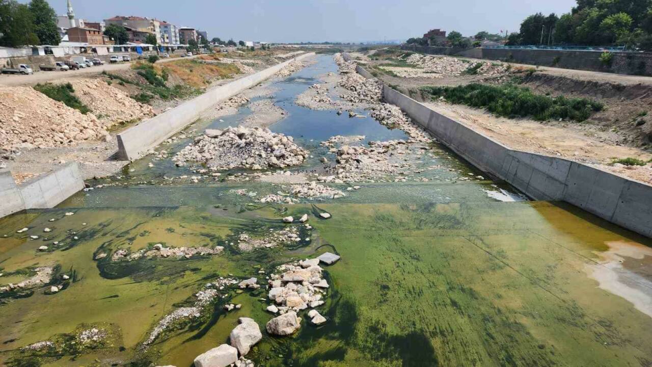 Bursa’nın Mustafakemalpaşa ilçesinin içinden geçen ve uzun yıllardır ıslah edilmesi