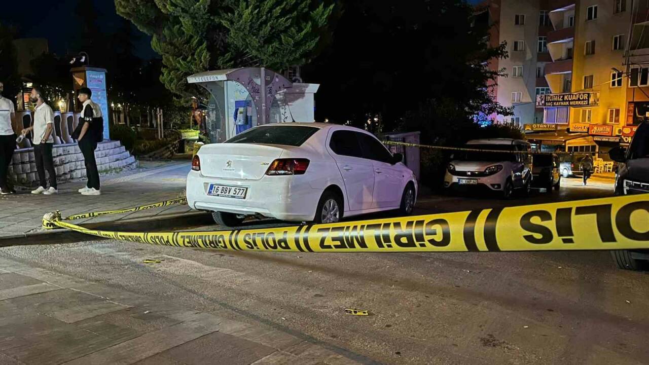 Bursa’da kimliği belirsiz kişi veya kişiler park halinde bulunan aracı