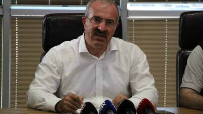 Çanakkale’nin Ezine ilçesine bağlı Çetmi köyünde tarım arazisinde başlayan yangın