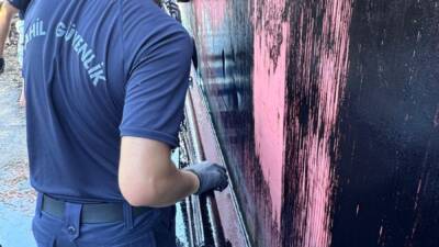 ÇANAKKALE (AA) – Ege Denizi’nde Bozcaada demir sahasında denizi kirlettiği