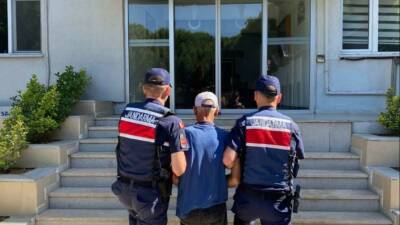 Çanakkale’de merkez Işıklar köyü Ayıtlıdere mevkiinde tarım arazisinde çıkan yangına