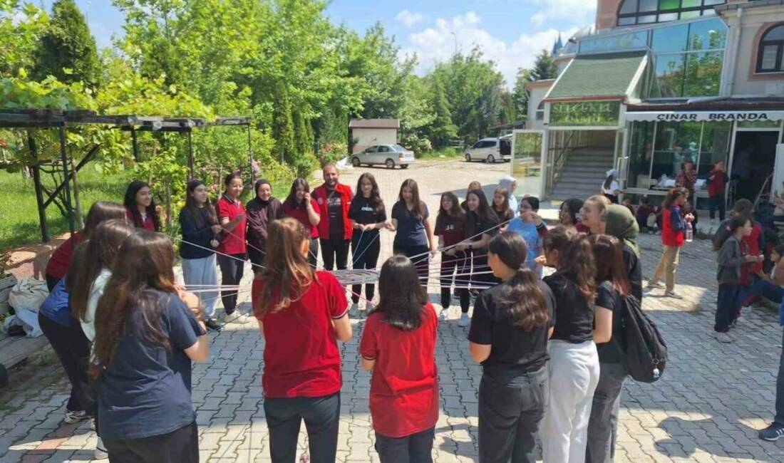 Afyonkarahisar’da “Çevreme Duyarlıyım, Değerlerime Sahip Çıkıyorum” (ÇEDES) projesi çerçevesinde düzenlenen
