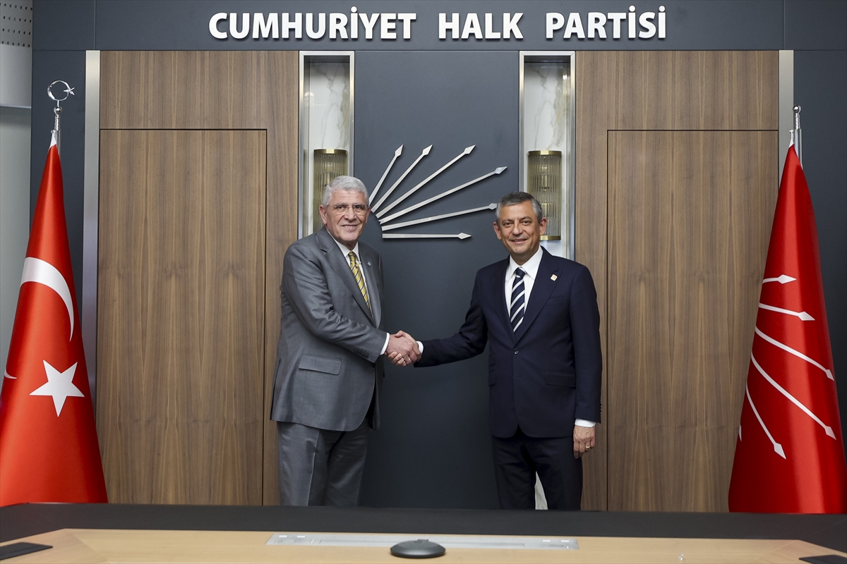 - Özgür Özel:
- "(ABD'nin İran'a saldırısı) Uluslararası hukuka aykırı biçimde