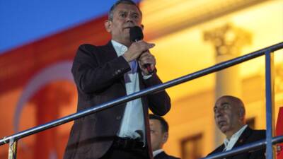 - "CHP'nin iktidarında hızla AB'ye tam üye olacağız. Hem yasaksız