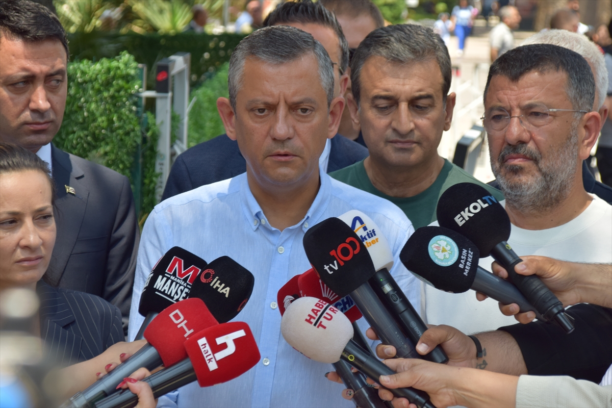 - "Tüm siyasi partilerin temsil edildikleri, mesajlarını ilettikleri birleştirici bir