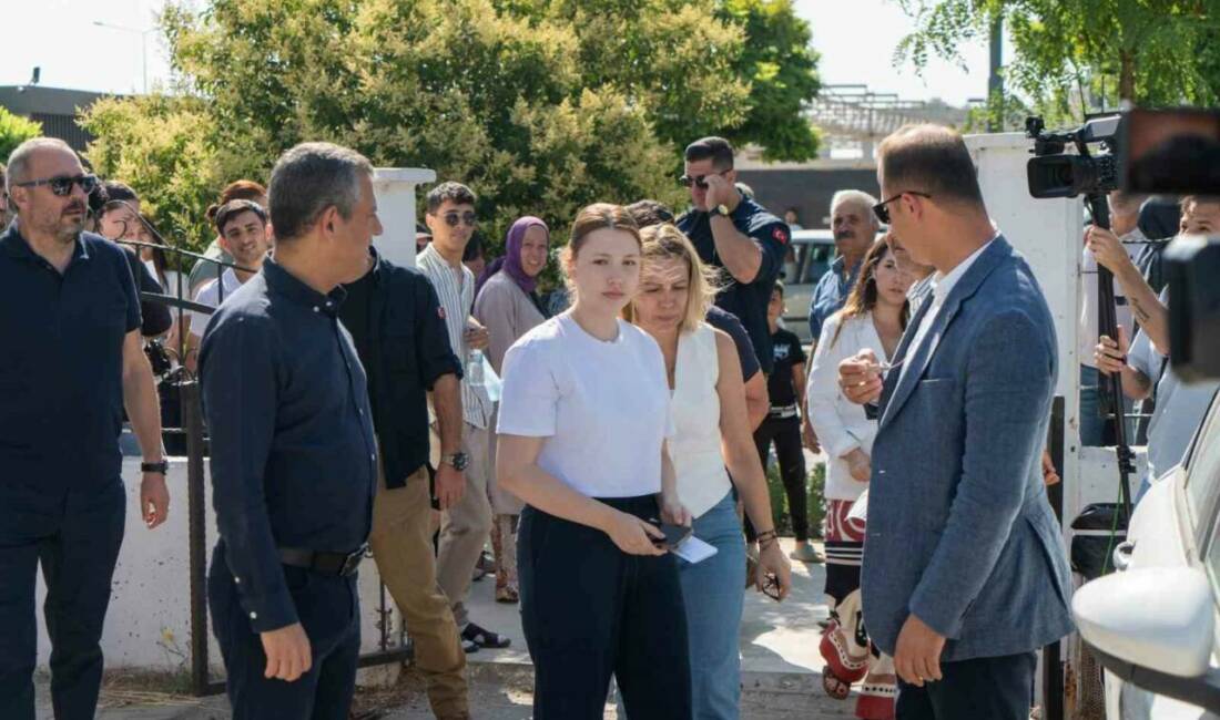 Cumhuriyet Halk Partisi (CHP) Genel Başkanı Özgür Özel, elektrik akımına