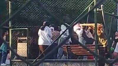 İstanbul Esenyurt’ta bulunan bir parkta, çocukların kavgasına aileleri dahil olunca