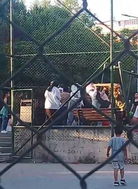 İstanbul Esenyurt’ta bulunan bir parkta, çocukların kavgasına aileleri dahil olunca