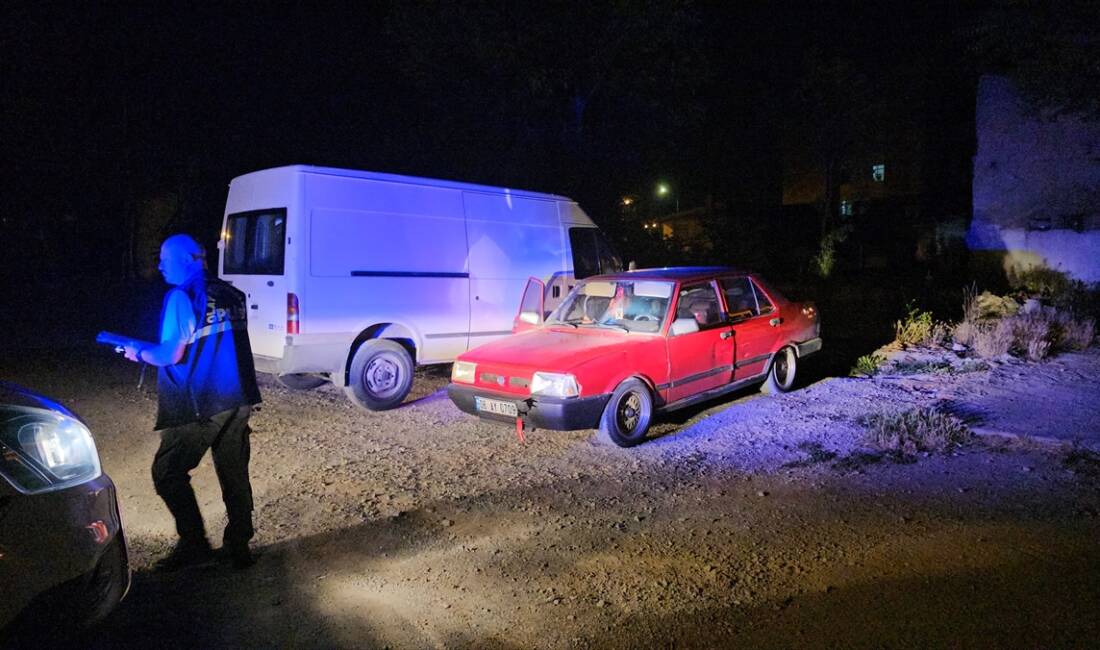 ÇORUM (AA) – Çorum’da park halindeki otomobili “düz kontak” yöntemiyle