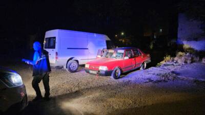 ÇORUM (AA) – Çorum’da park halindeki otomobili “düz kontak” yöntemiyle