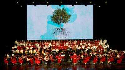 - Opera sanatçısı ve koro şefi Hülya Kazan:
- "Gazze, dünyanın