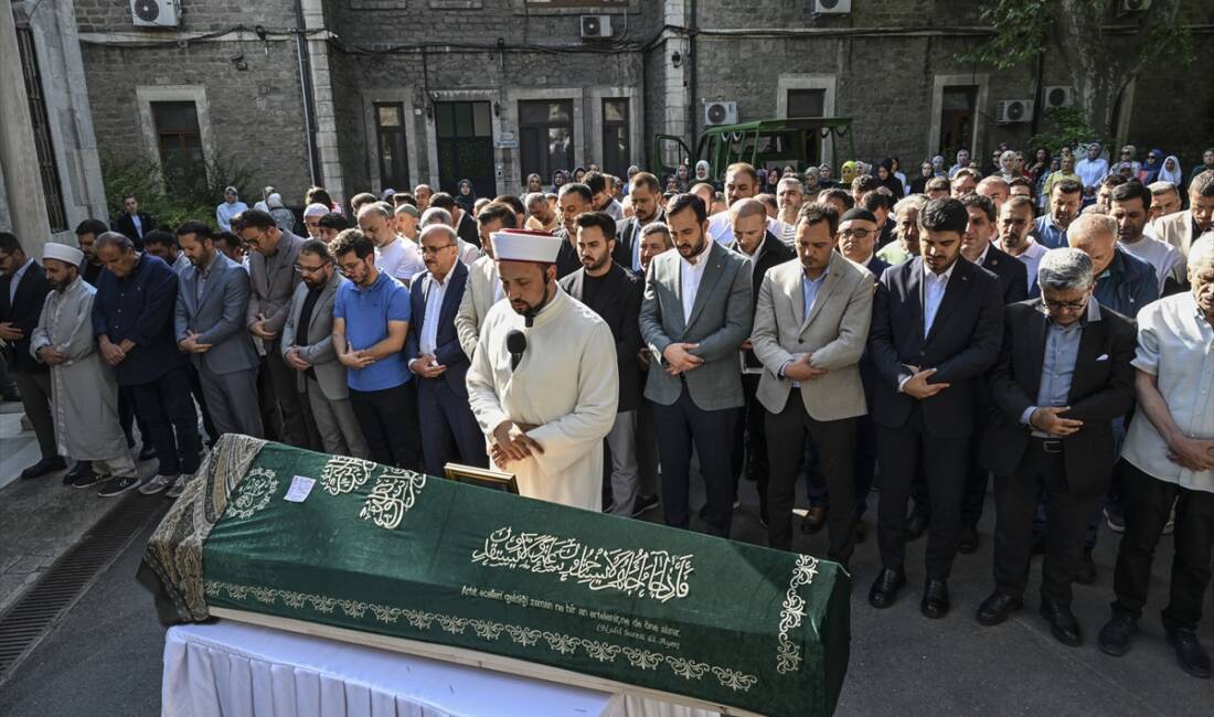 - AK Parti Genel Başkan Yardımcısı Fatma Betül Sayan Kaya:
-